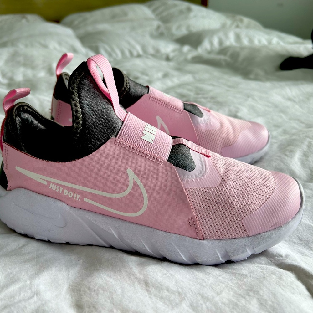NWOT Nike Flex Runner 2